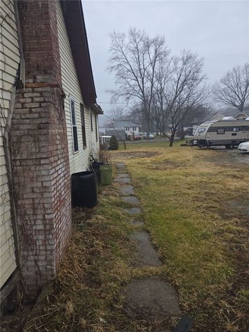 3076 Leechburg Rd, Lower Burrell, PA 15068