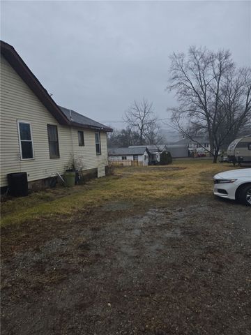 3076 Leechburg Rd, Lower Burrell, PA 15068