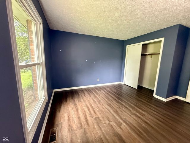 2 Holmes Court, Greenfield, IN 46140