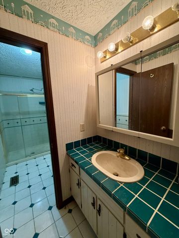 2 Holmes Court, Greenfield, IN 46140