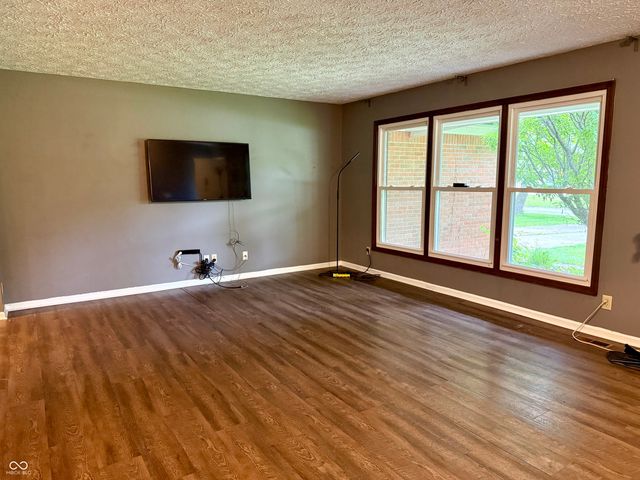 2 Holmes Court, Greenfield, IN 46140