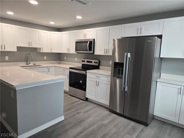 11451 Char Ann DR, Fort Myers, FL 33908