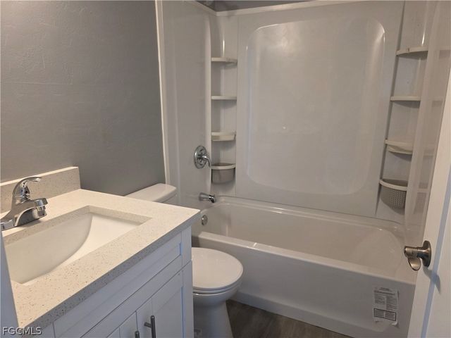 11451 Char Ann DR, Fort Myers, FL 33908