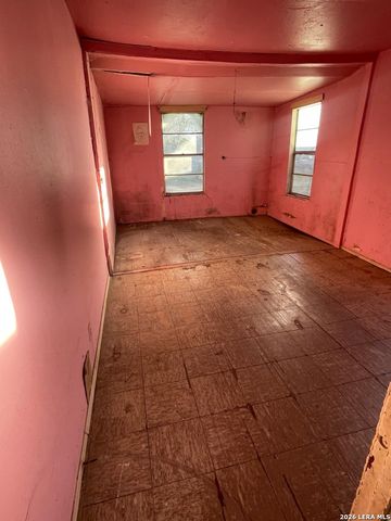 614 Sunglo, San Antonio, TX 78221