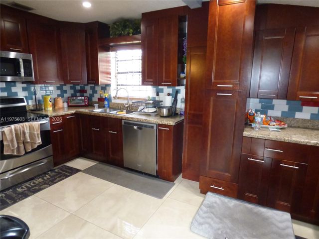 18813 NW 32nd Ave, Miami Gardens, FL 33056