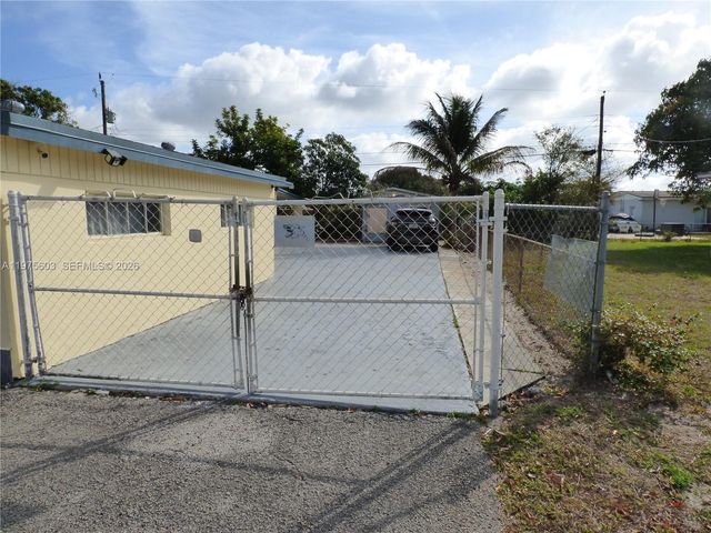 18813 NW 32nd Ave, Miami Gardens, FL 33056