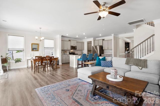 23 Thornberry Road, Hendersonville, NC 28792