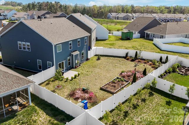 23 Thornberry Road, Hendersonville, NC 28792