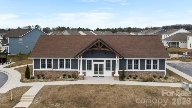 23 Thornberry Road, Hendersonville, NC 28792