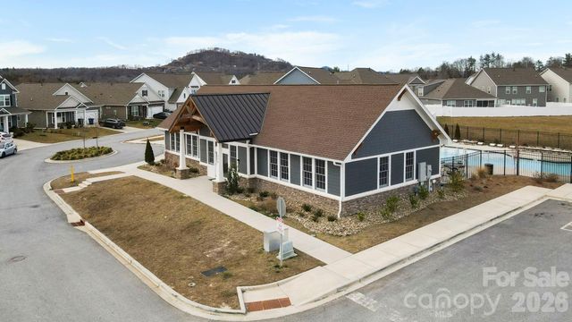 23 Thornberry Road, Hendersonville, NC 28792