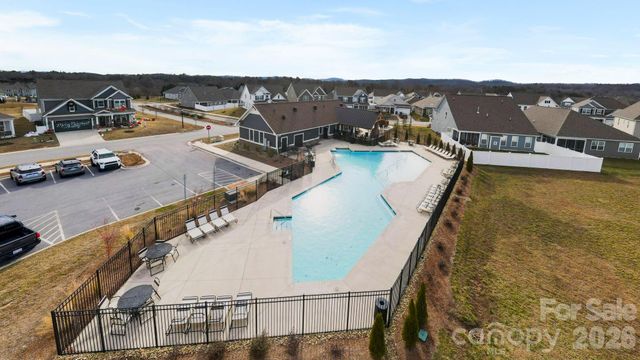 23 Thornberry Road, Hendersonville, NC 28792
