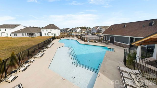 23 Thornberry Road, Hendersonville, NC 28792