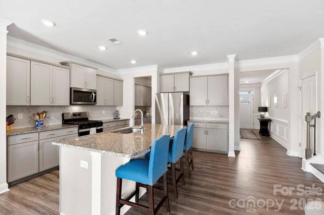 23 Thornberry Road, Hendersonville, NC 28792