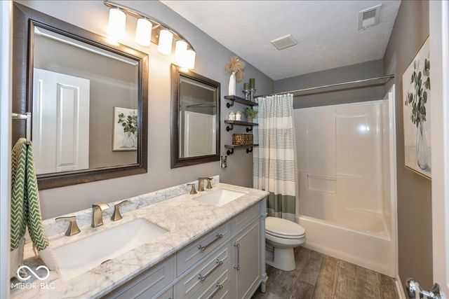 15320 Ackerley Drive, Fortville, IN 46040