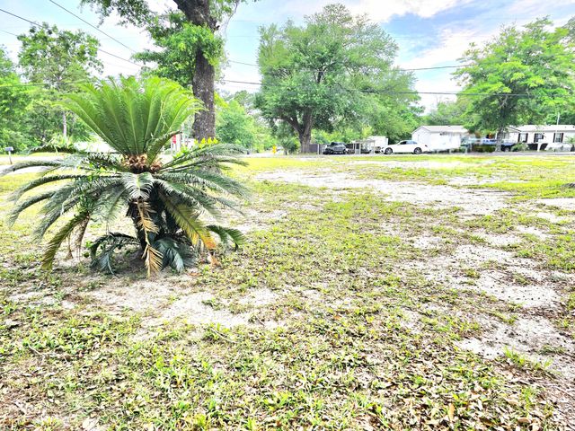613 Old Jolly Bay Road, Freeport, FL 32439