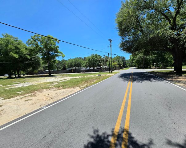 613 Old Jolly Bay Road, Freeport, FL 32439