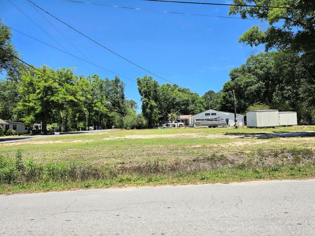 613 Old Jolly Bay Road, Freeport, FL 32439