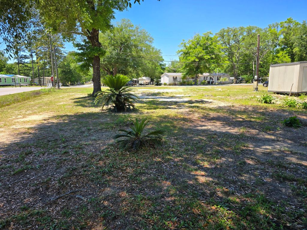 613 Old Jolly Bay Road, Freeport, FL 32439