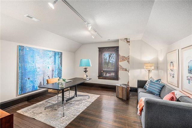 2930 Campbell Street, Kansas City, MO 64109