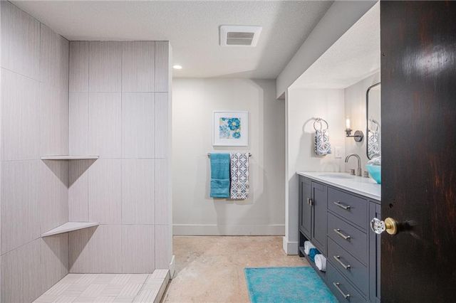 2930 Campbell Street, Kansas City, MO 64109