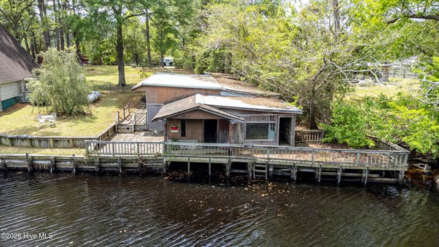6655 Clarks Neck Road, Washington, NC 27889