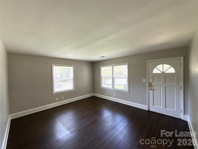 1000 Roanoke Avenue, Charlotte, NC 28205