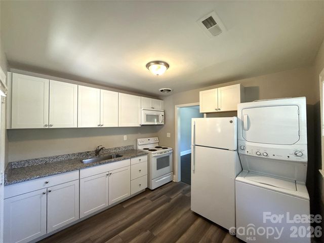 1000 Roanoke Avenue, Charlotte, NC 28205