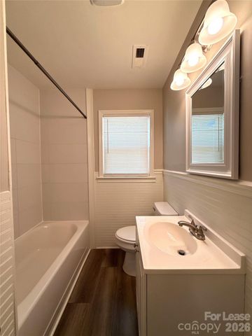 1000 Roanoke Avenue, Charlotte, NC 28205