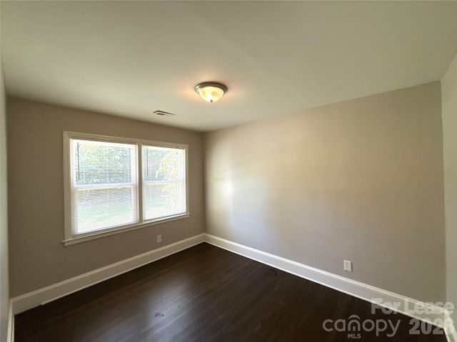 1000 Roanoke Avenue, Charlotte, NC 28205
