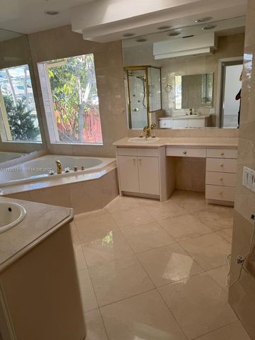 2015 Arch Creek Dr hse, North Miami, FL 33181