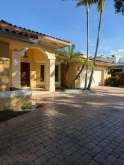 2015 Arch Creek Dr hse, North Miami, FL 33181