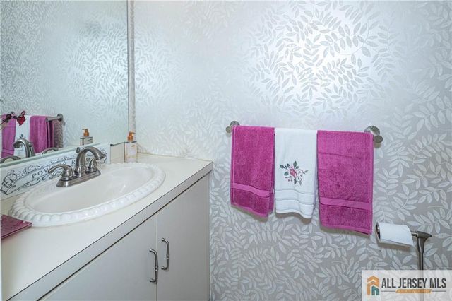 49 Albury Way, North Brunswick, NJ 08902