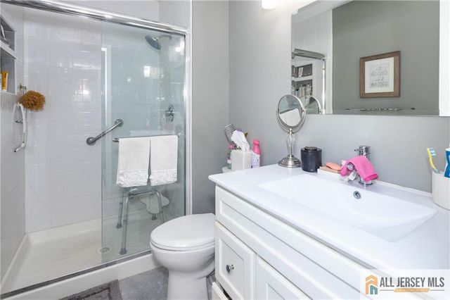 49 Albury Way, North Brunswick, NJ 08902
