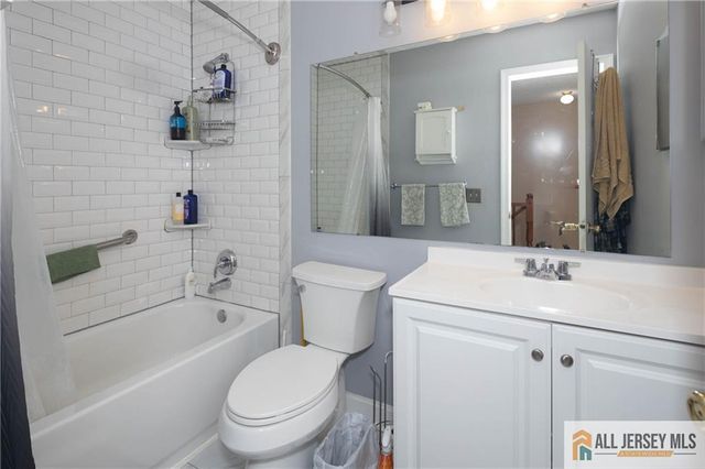 49 Albury Way, North Brunswick, NJ 08902