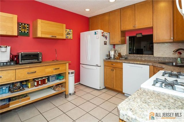 49 Albury Way, North Brunswick, NJ 08902