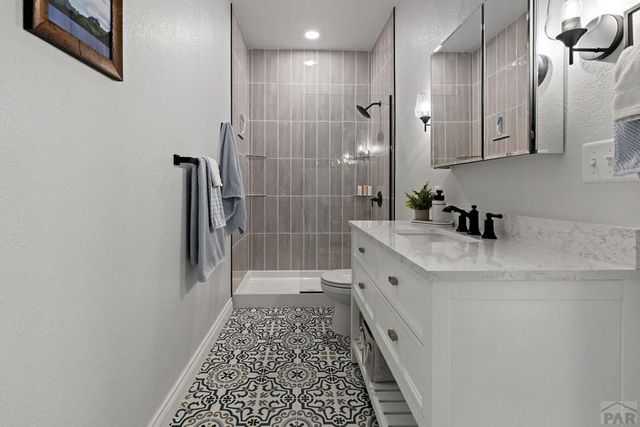 1507 Lynn Meadows Dr, Pueblo, CO 81005