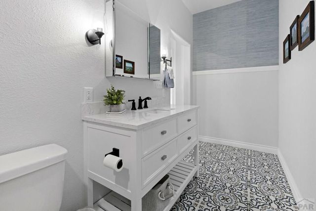 1507 Lynn Meadows Dr, Pueblo, CO 81005