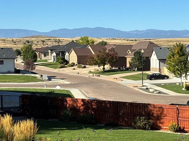 1507 Lynn Meadows Dr, Pueblo, CO 81005