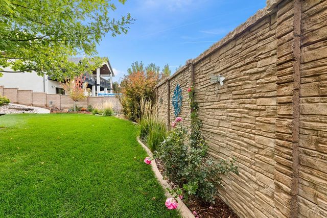 1507 Lynn Meadows Dr, Pueblo, CO 81005