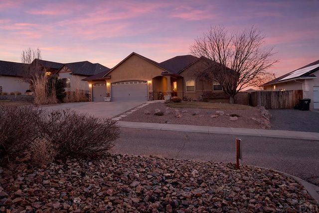 1507 Lynn Meadows Dr, Pueblo, CO 81005