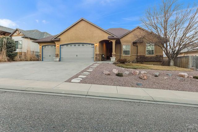 1507 Lynn Meadows Dr, Pueblo, CO 81005