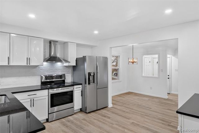 8664 Louise Avenue, Allen Park, MI 48101