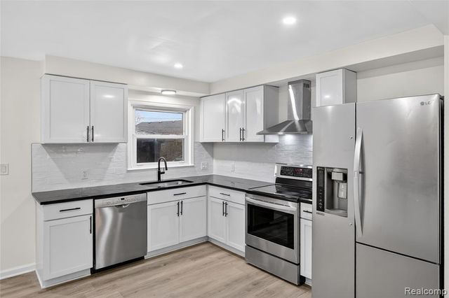 8664 Louise Avenue, Allen Park, MI 48101