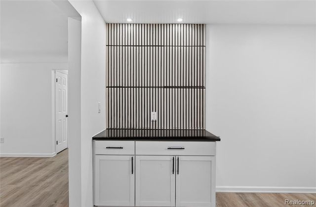 8664 Louise Avenue, Allen Park, MI 48101