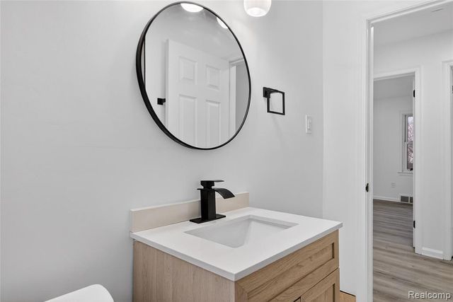 8664 Louise Avenue, Allen Park, MI 48101