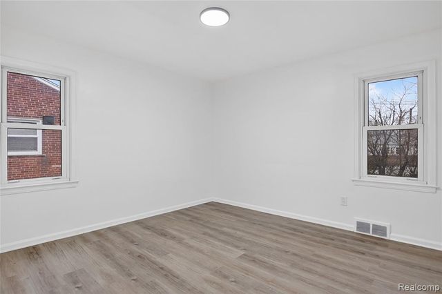 8664 Louise Avenue, Allen Park, MI 48101