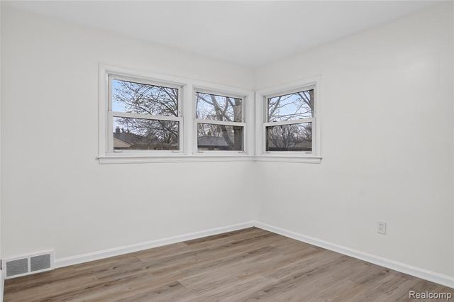 8664 Louise Avenue, Allen Park, MI 48101