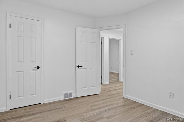 8664 Louise Avenue, Allen Park, MI 48101