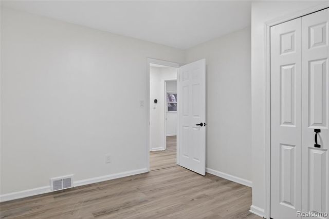 8664 Louise Avenue, Allen Park, MI 48101