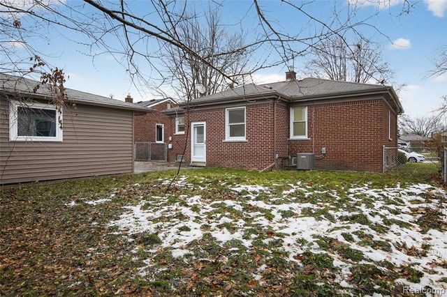 8664 Louise Avenue, Allen Park, MI 48101